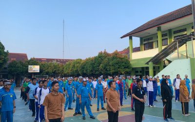 Kegiatan Jumat Pagi “Senam Sehat” Bersama Seluruh Siswa serta Guru dan TU di Lapangan SMK Negeri 10 Kota Bekasi