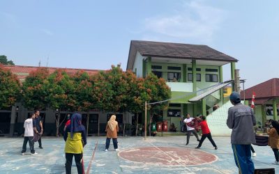 Perlombaan Para Guru dan Staf TU SMK Negeri 10 Kota Bekasi dalam Rangka HUT RI